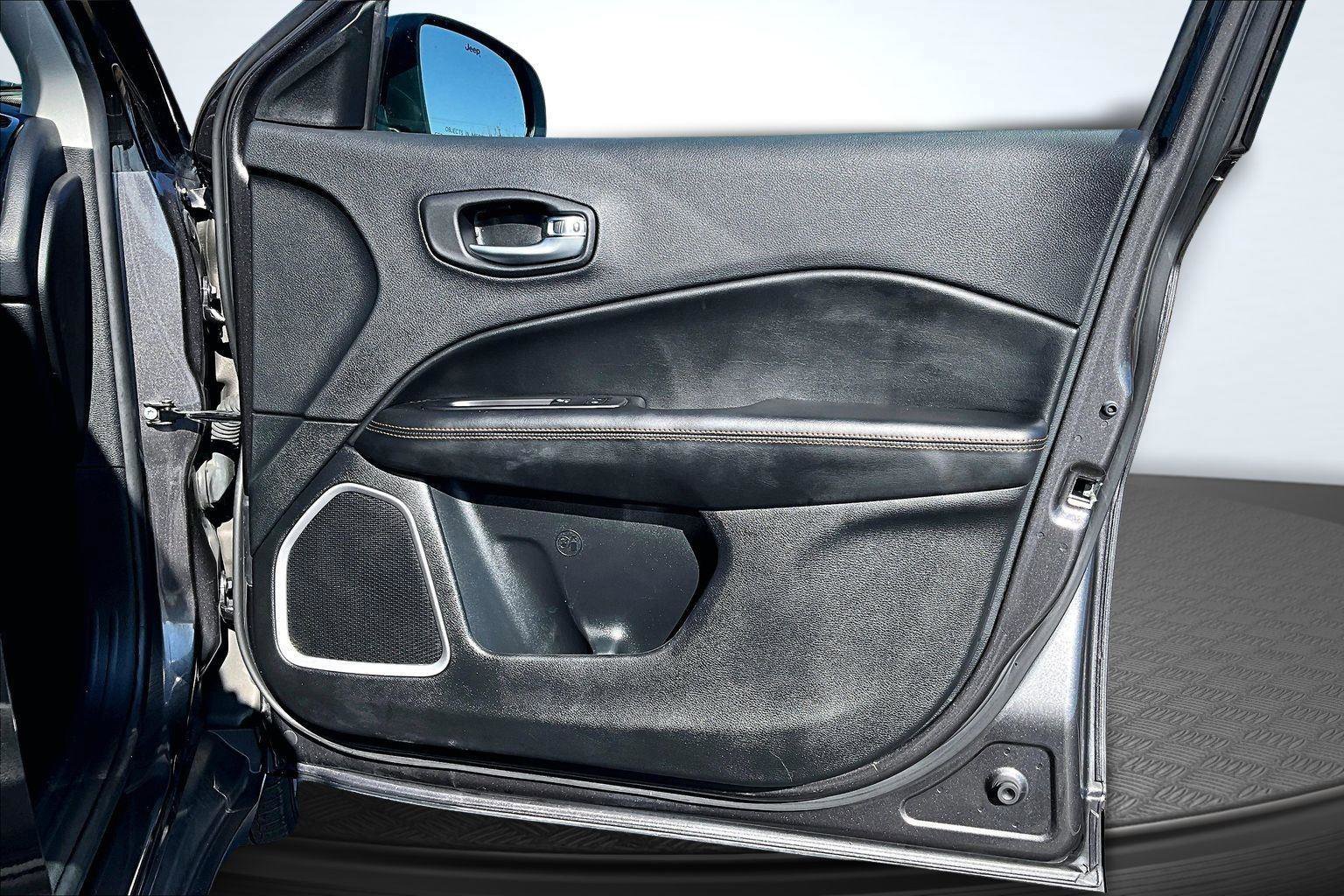 Used 2018 Jeep Compass Limited image 25