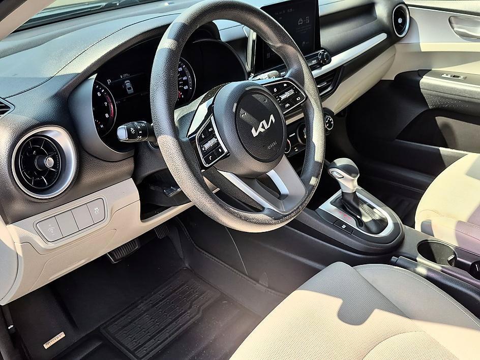 Used 2022 Kia Forte LXS FWD image 16