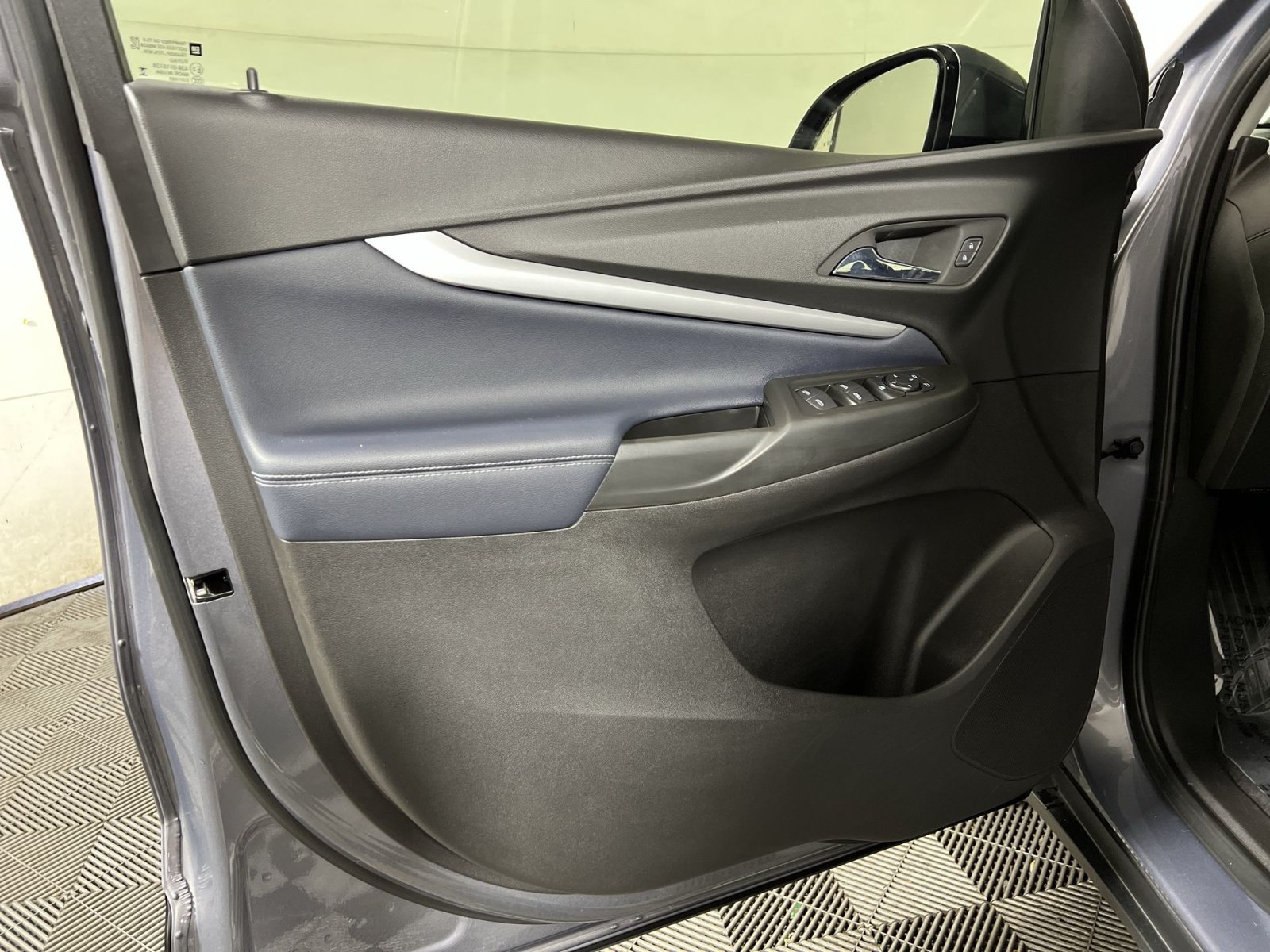 Used 2023 Chevrolet Bolt EUV Premier FWD image 14