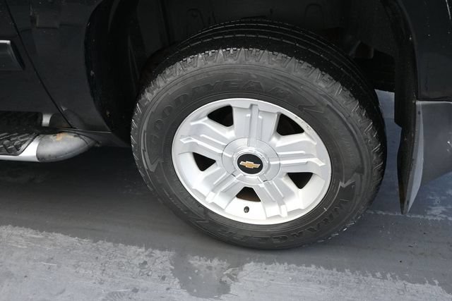 Used 2013 Chevrolet Avalanche LT w/ Suspension Package, Off-Road AWD/4WD image 11