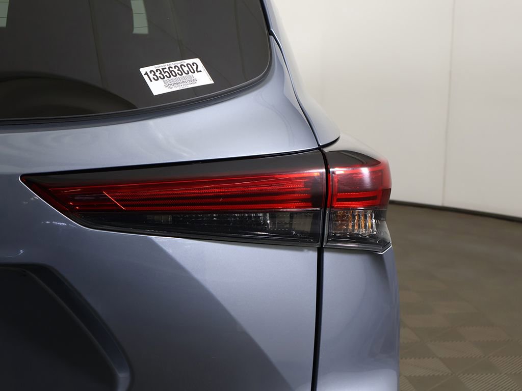 Used 2021 Toyota Highlander XLE image 18