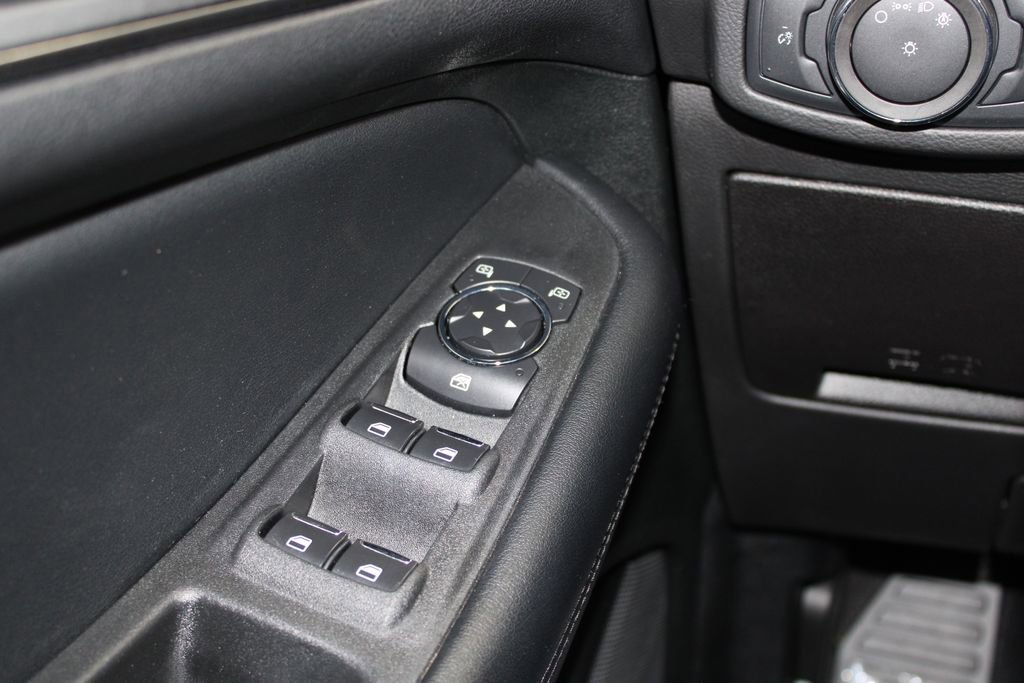 Used 2022 Ford Edge SE w/ Black Appearance Package image 39