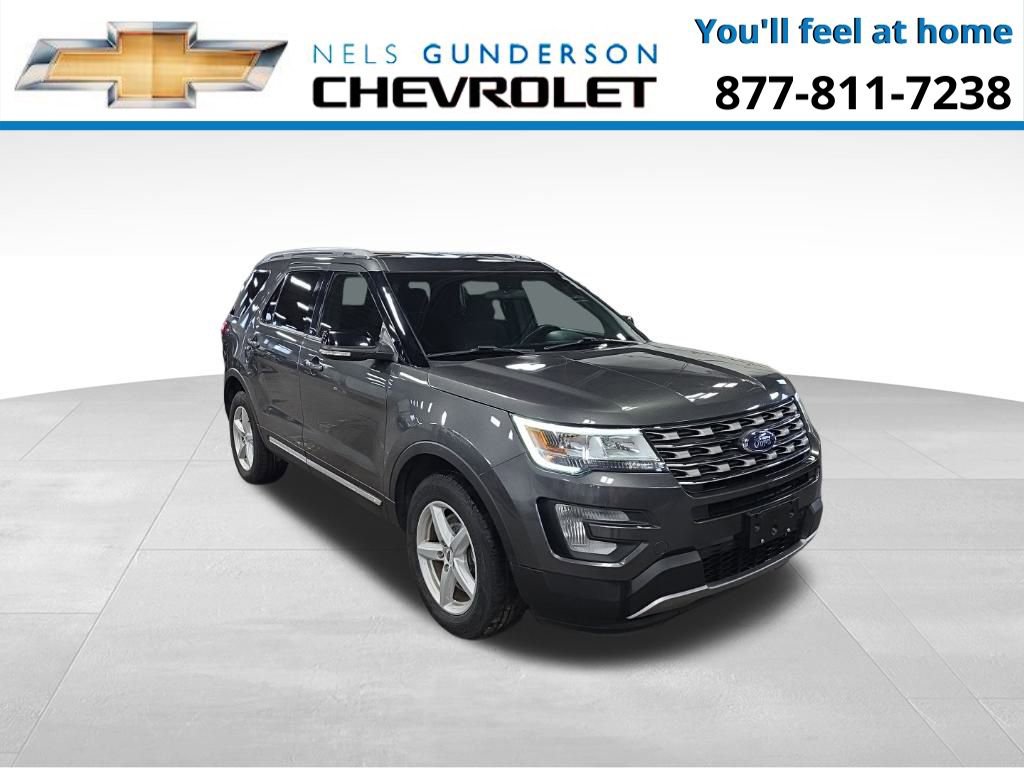 Used 2017 Ford Explorer XLT image 1