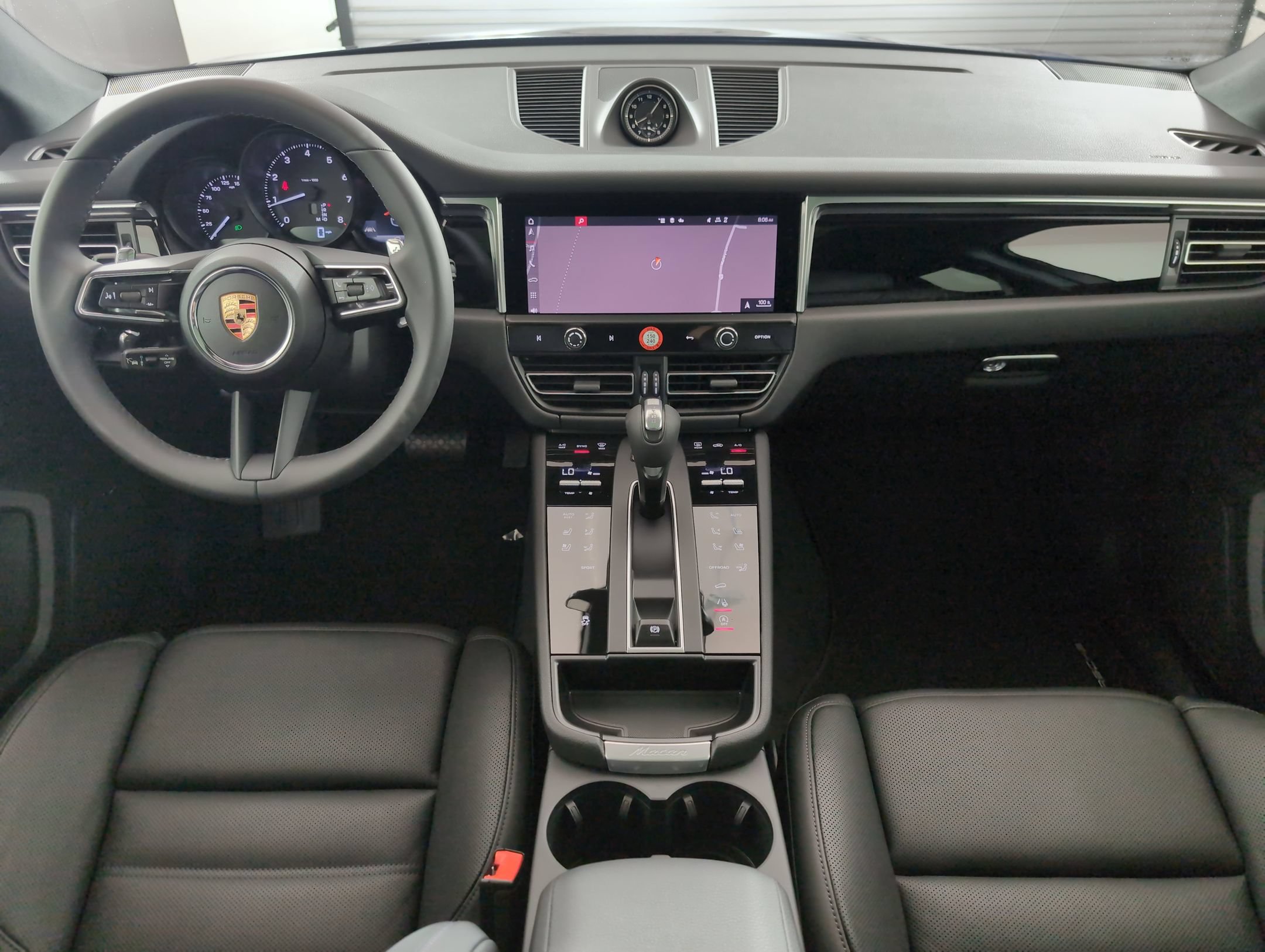 Certified 2025 Porsche Macan AWD/4WD image 21