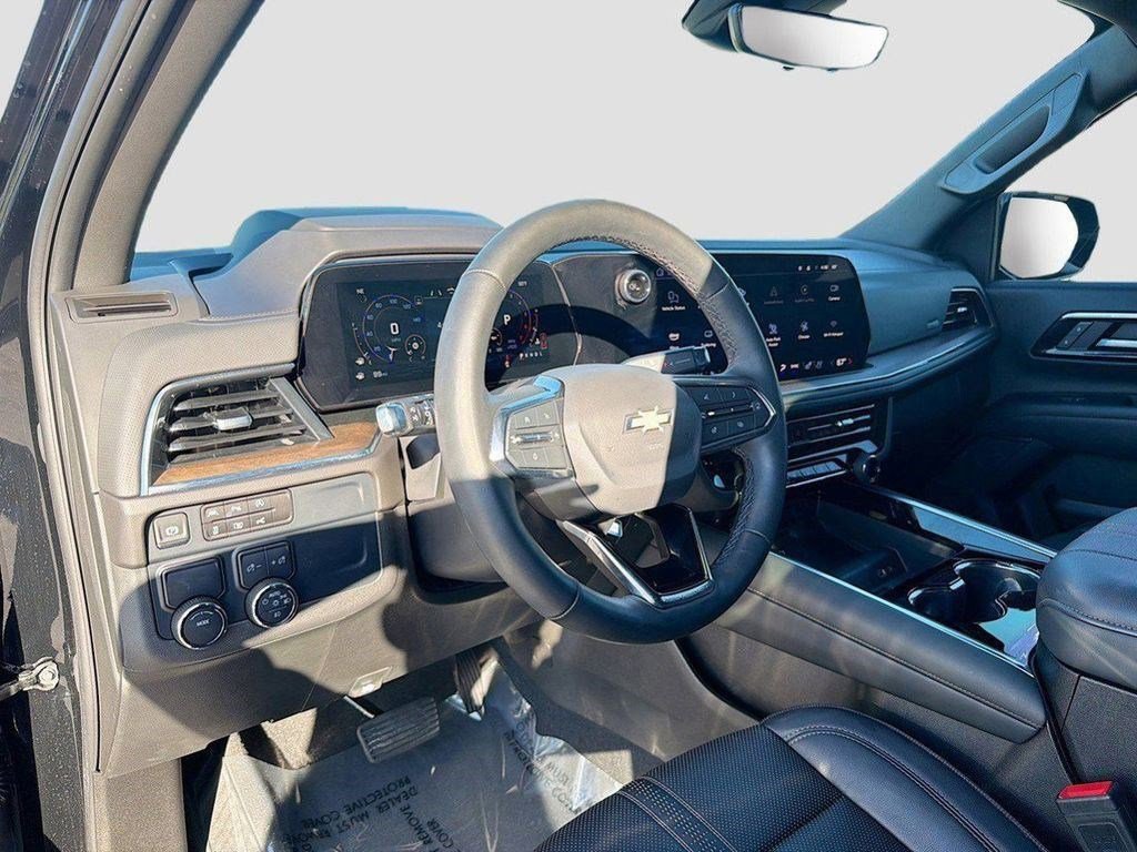 Used 2025 Chevrolet Suburban High Country RWD image 29
