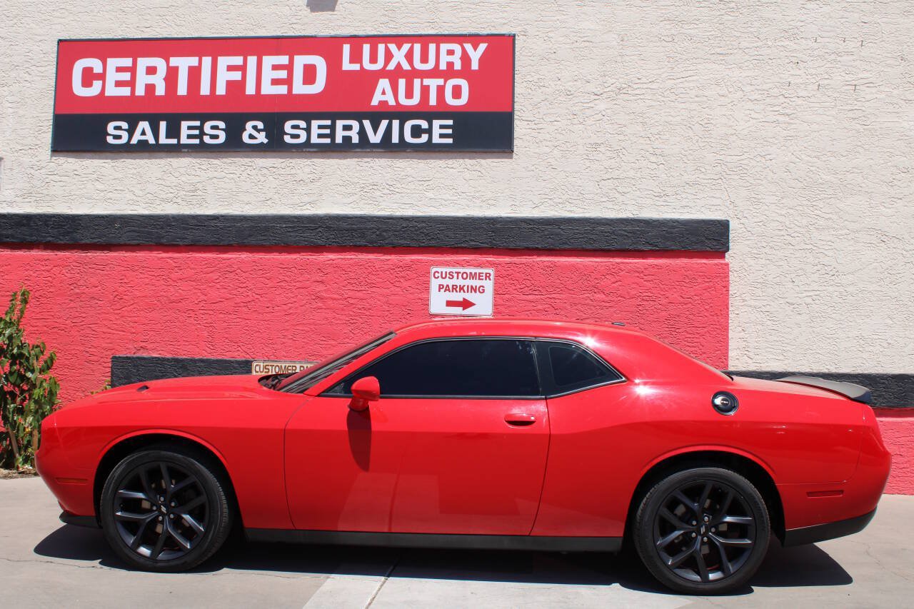 Used 2019 Dodge Challenger SXT w/ Blacktop Package RWD image 2