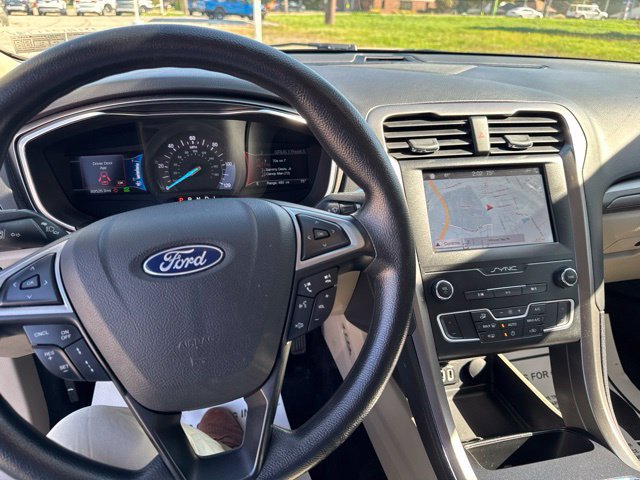 Used 2019 Ford Fusion SE FWD image 5