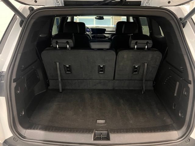 Used 2026 Buick Enclave Preferred AWD/4WD image 11
