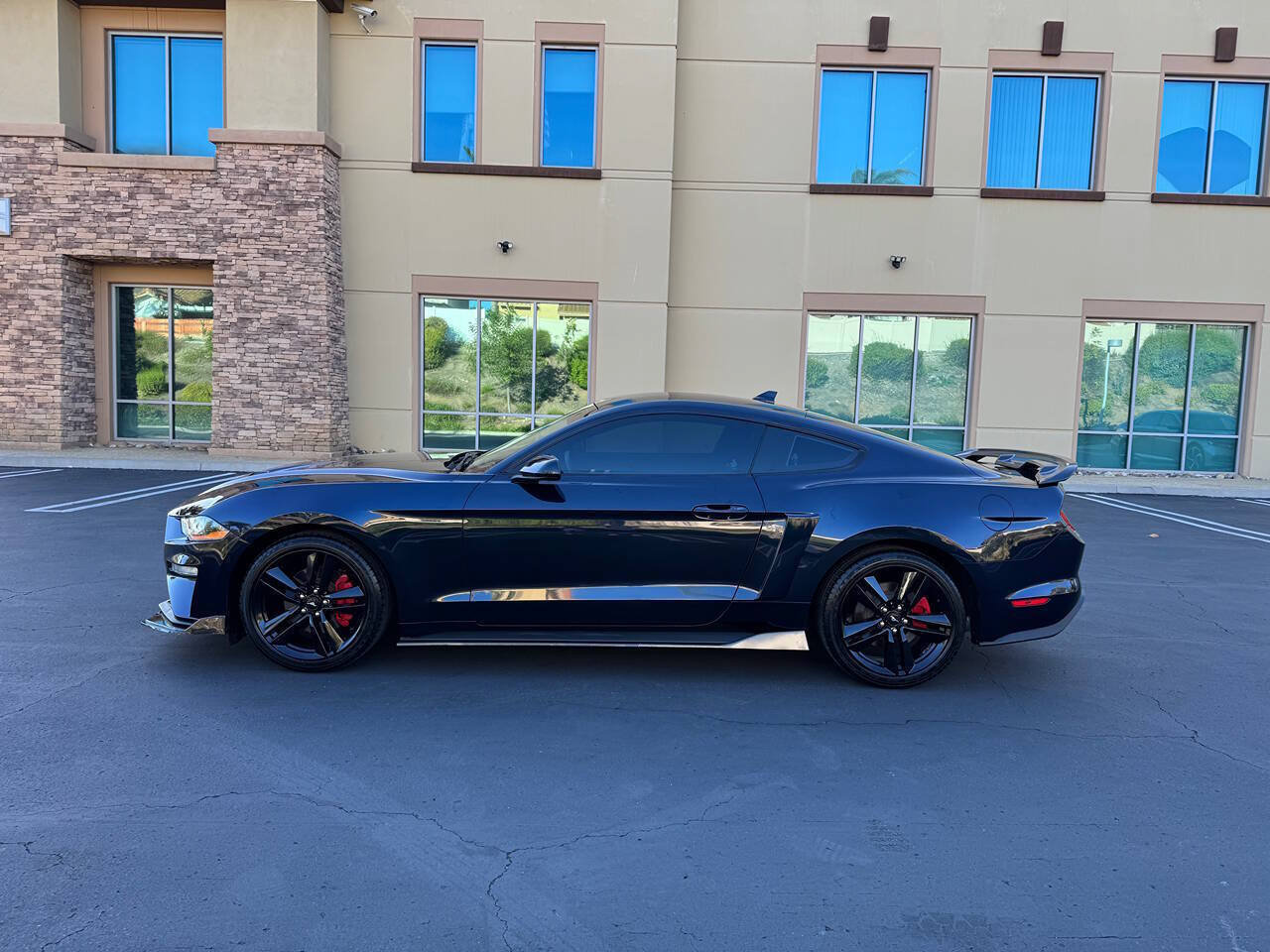 Used 2021 Ford Mustang Coupe RWD image 2