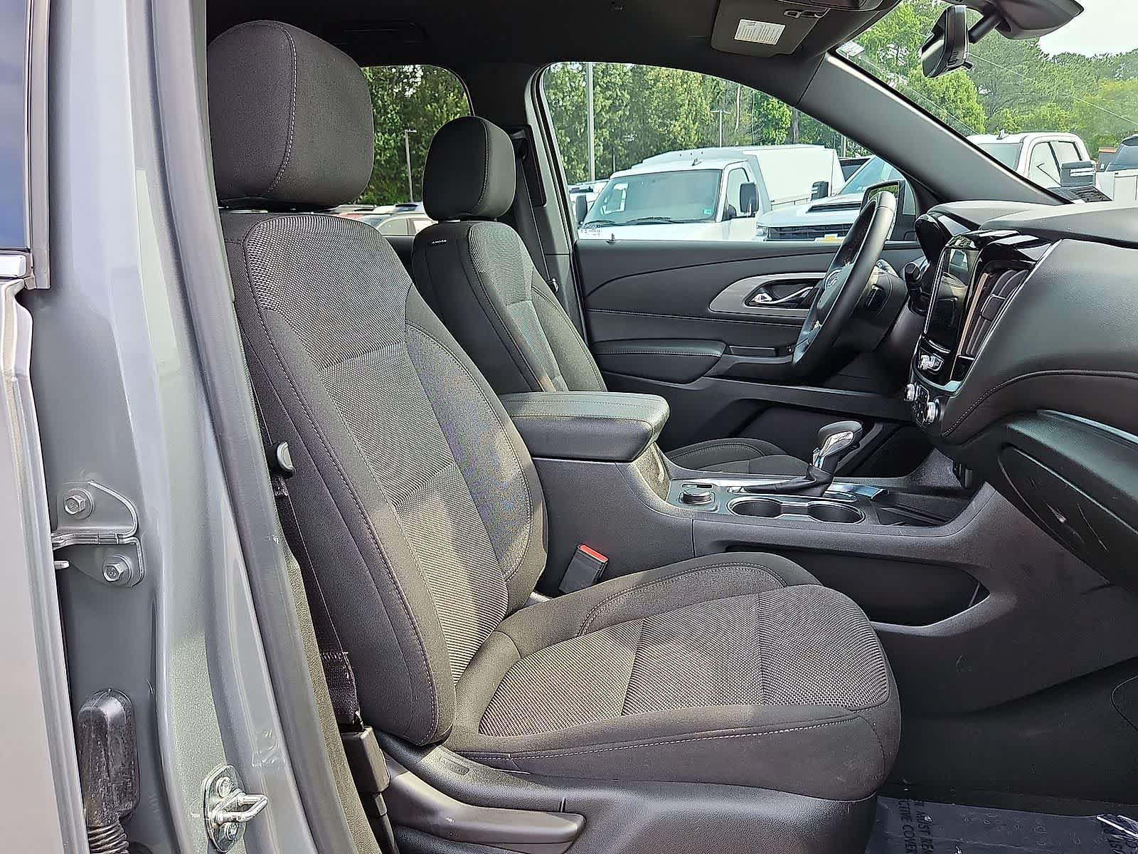Used 2023 Chevrolet Traverse LT FWD image 32