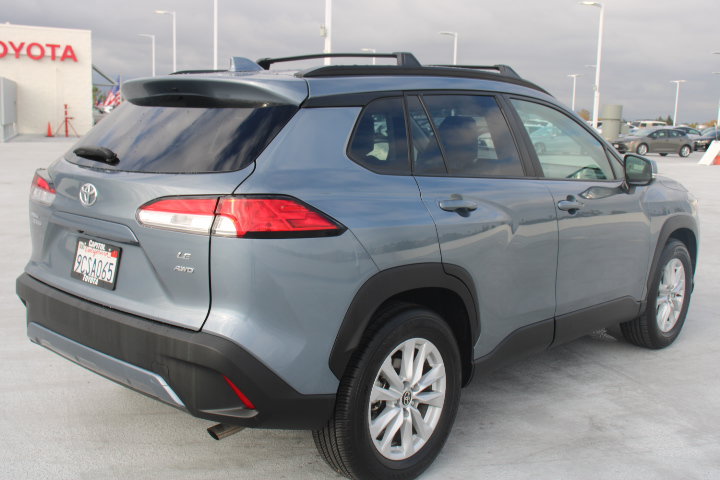 Certified 2022 Toyota Corolla Cross LE AWD/4WD image 3