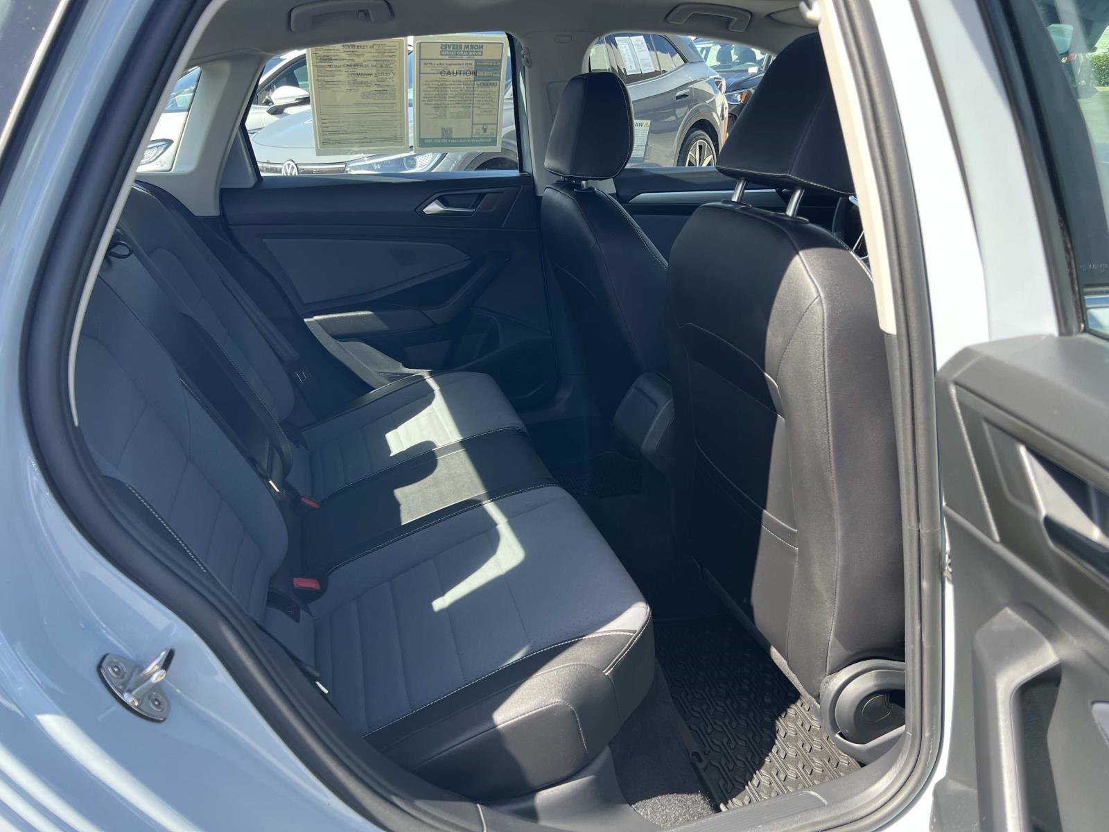 Used 2025 Volkswagen Jetta SE FWD image 30