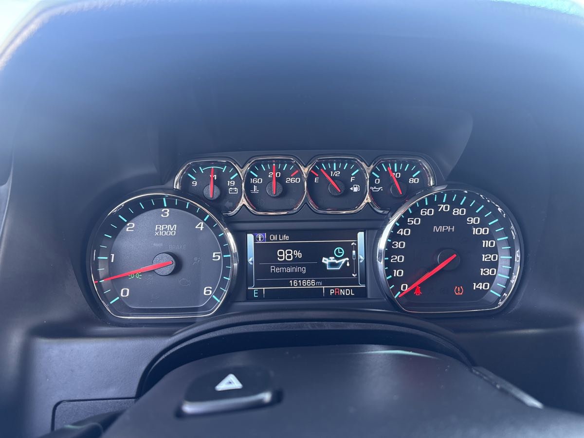 Used 2017 Chevrolet Suburban LT image 28