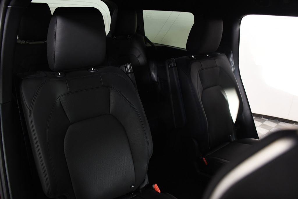 New 2026 Land Rover Defender 130 X-Dynamic SE AWD/4WD image 23