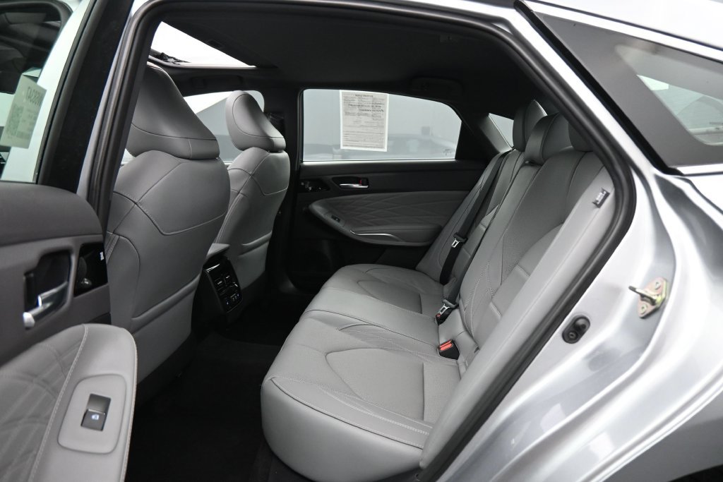 Used 2020 Toyota Avalon Limited w/ Advanced Safety Package FWD image 19