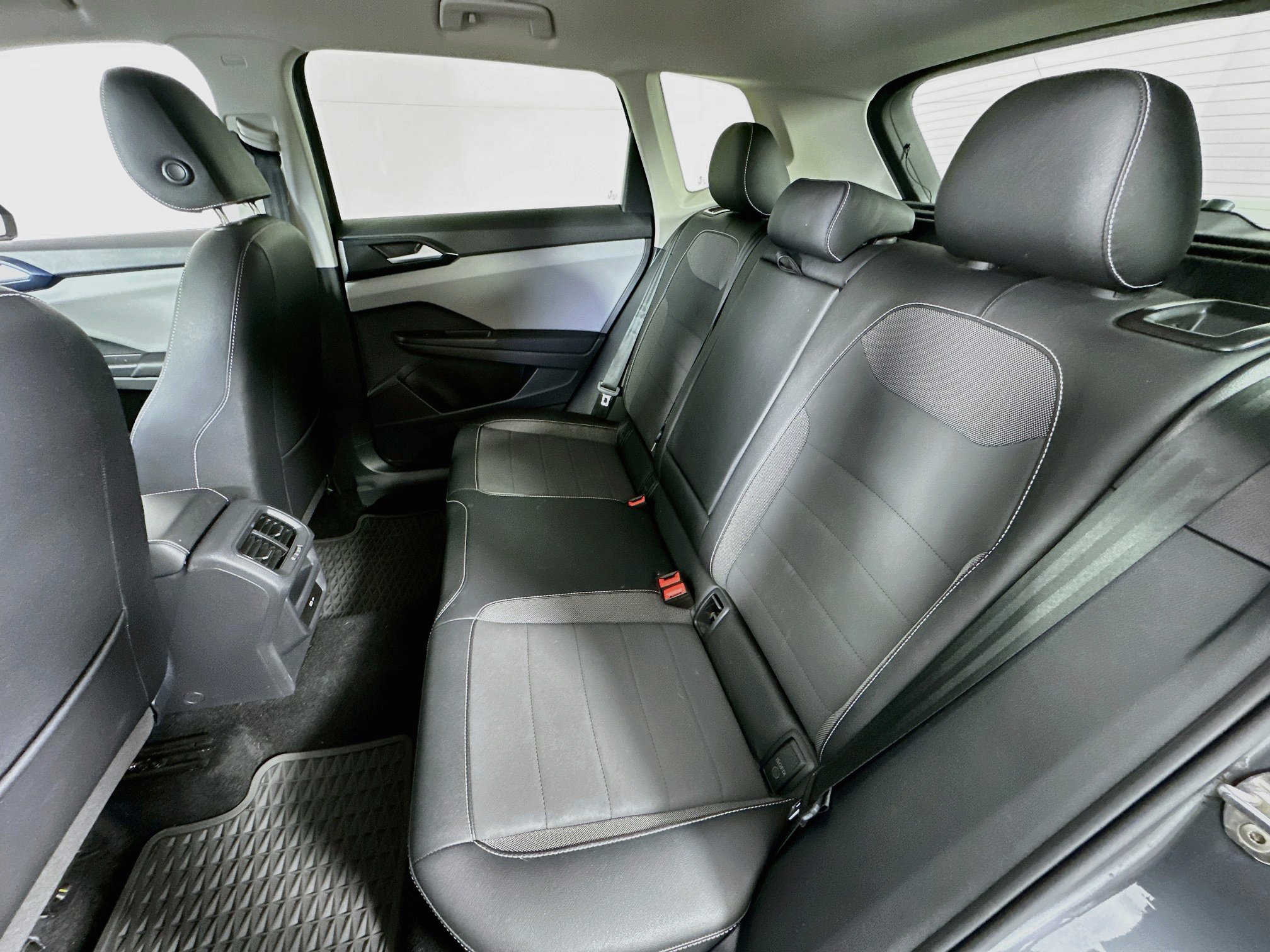 Used 2022 Volkswagen Taos SE FWD image 23