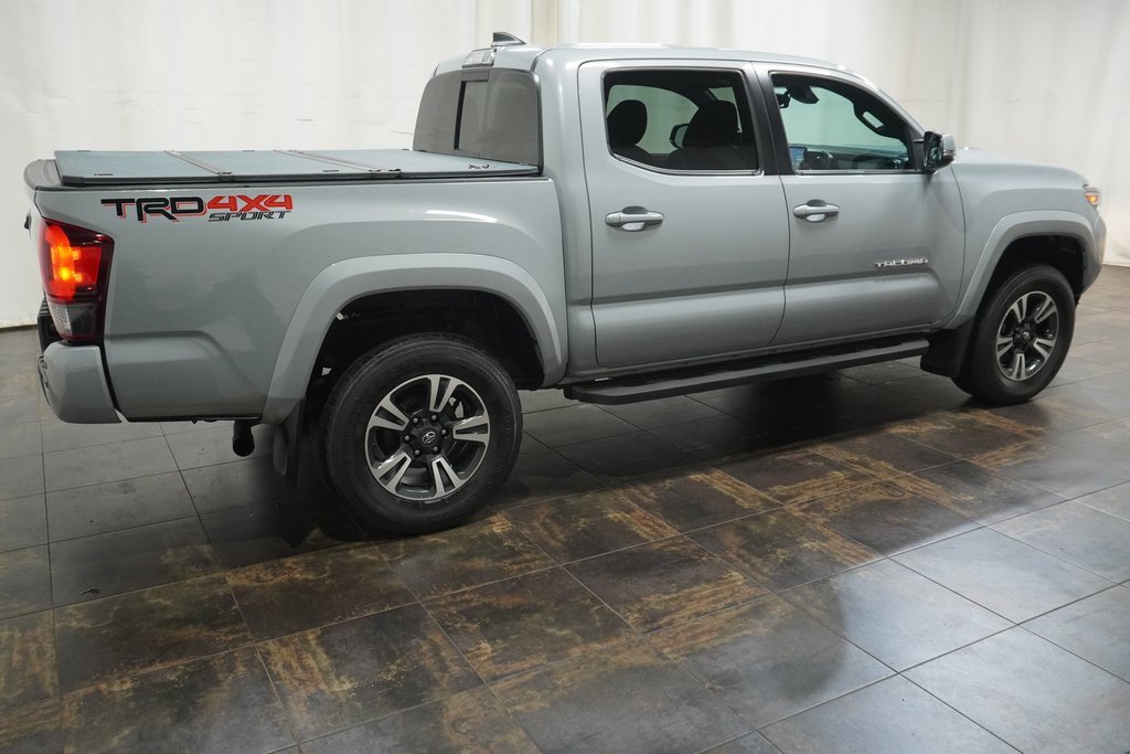 Used 2019 Toyota Tacoma TRD Sport image 4