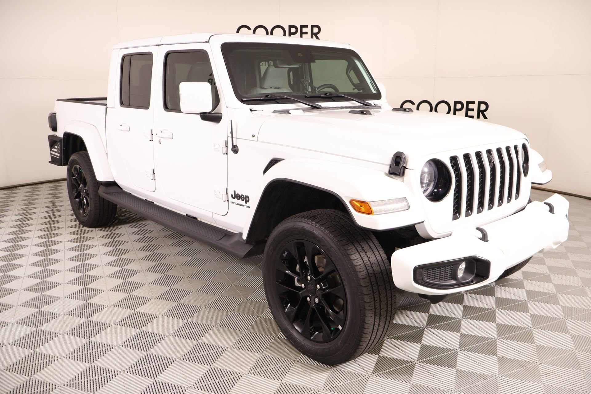 Used 2023 Jeep Gladiator Overland image 1
