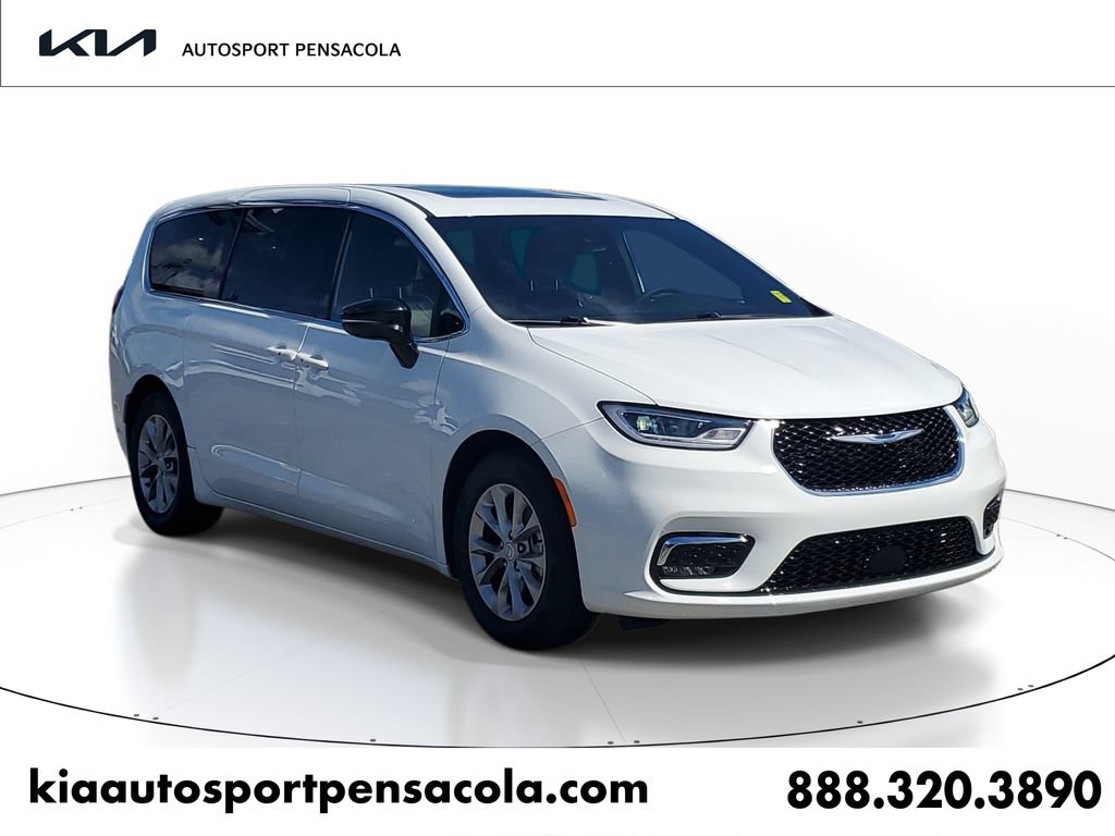 Used 2026 Chrysler Pacifica Limited FWD image 1