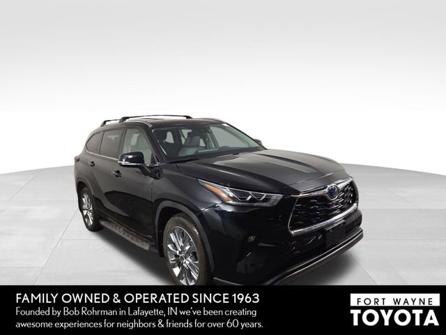 Used 2024 Toyota Highlander Limited image 4