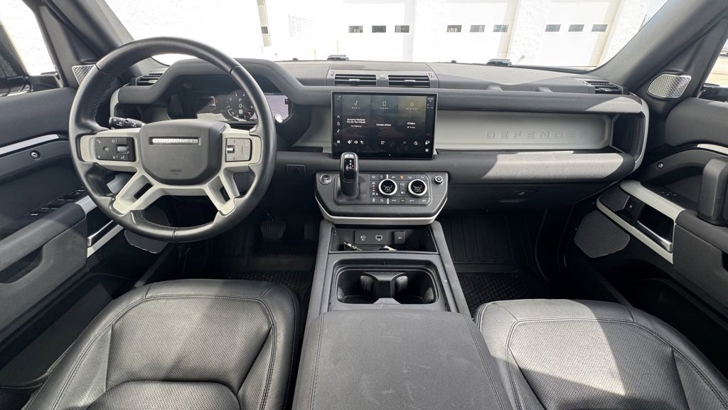 Used 2023 Land Rover Defender 130 SE image 12