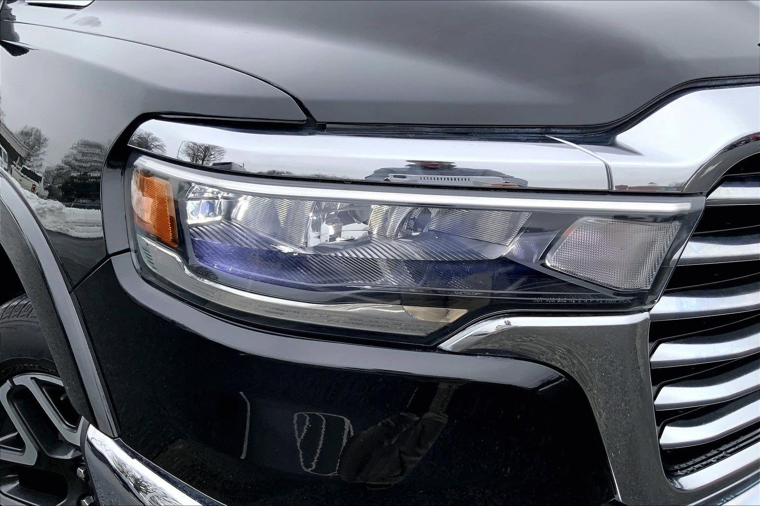 Used 2025 RAM 1500 Laramie AWD/4WD image 25