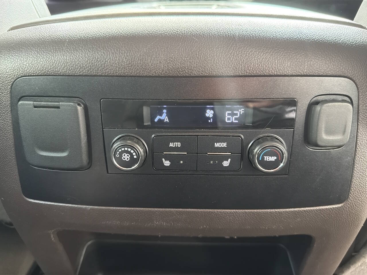 Used 2020 GMC Yukon XL Denali RWD image 24