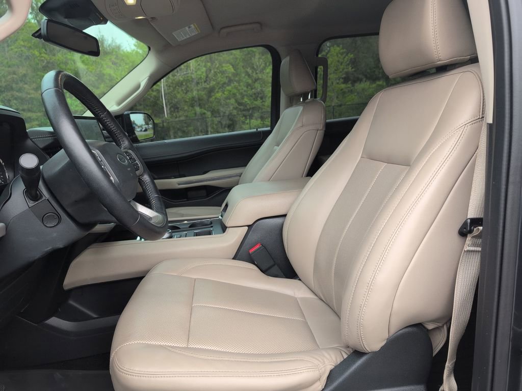 Used 2022 Ford Expedition XLT image 15