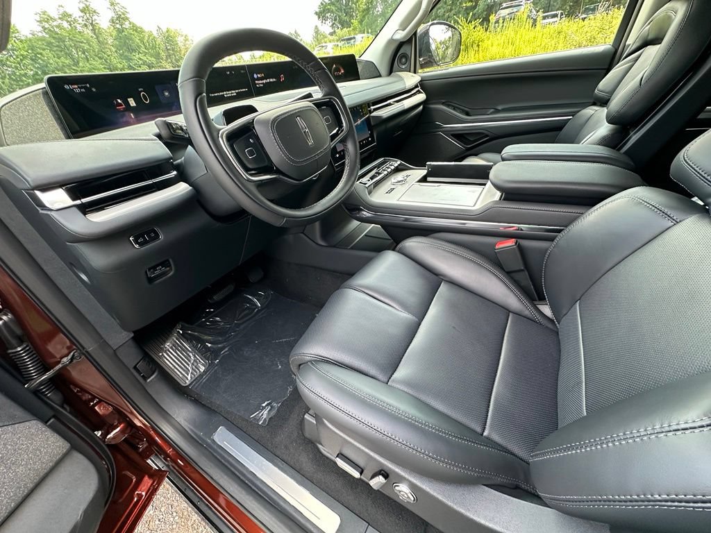 New 2027 Lincoln Navigator Reserve AWD/4WD image 17