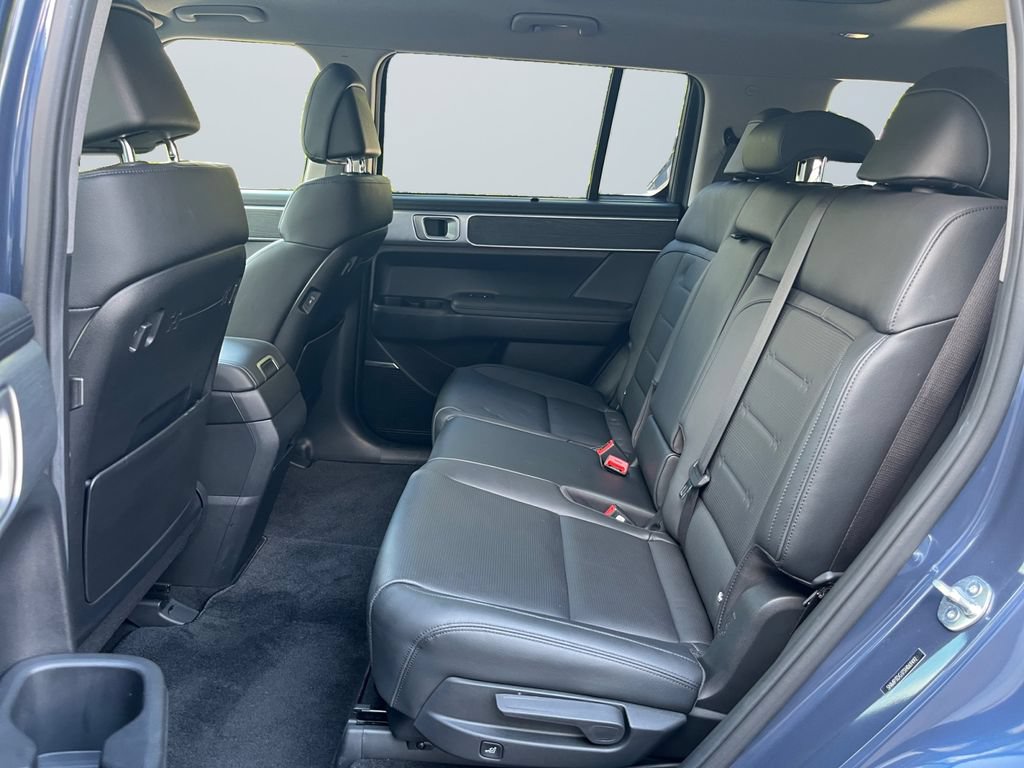 Used 2025 Hyundai Santa Fe Limited AWD/4WD image 13