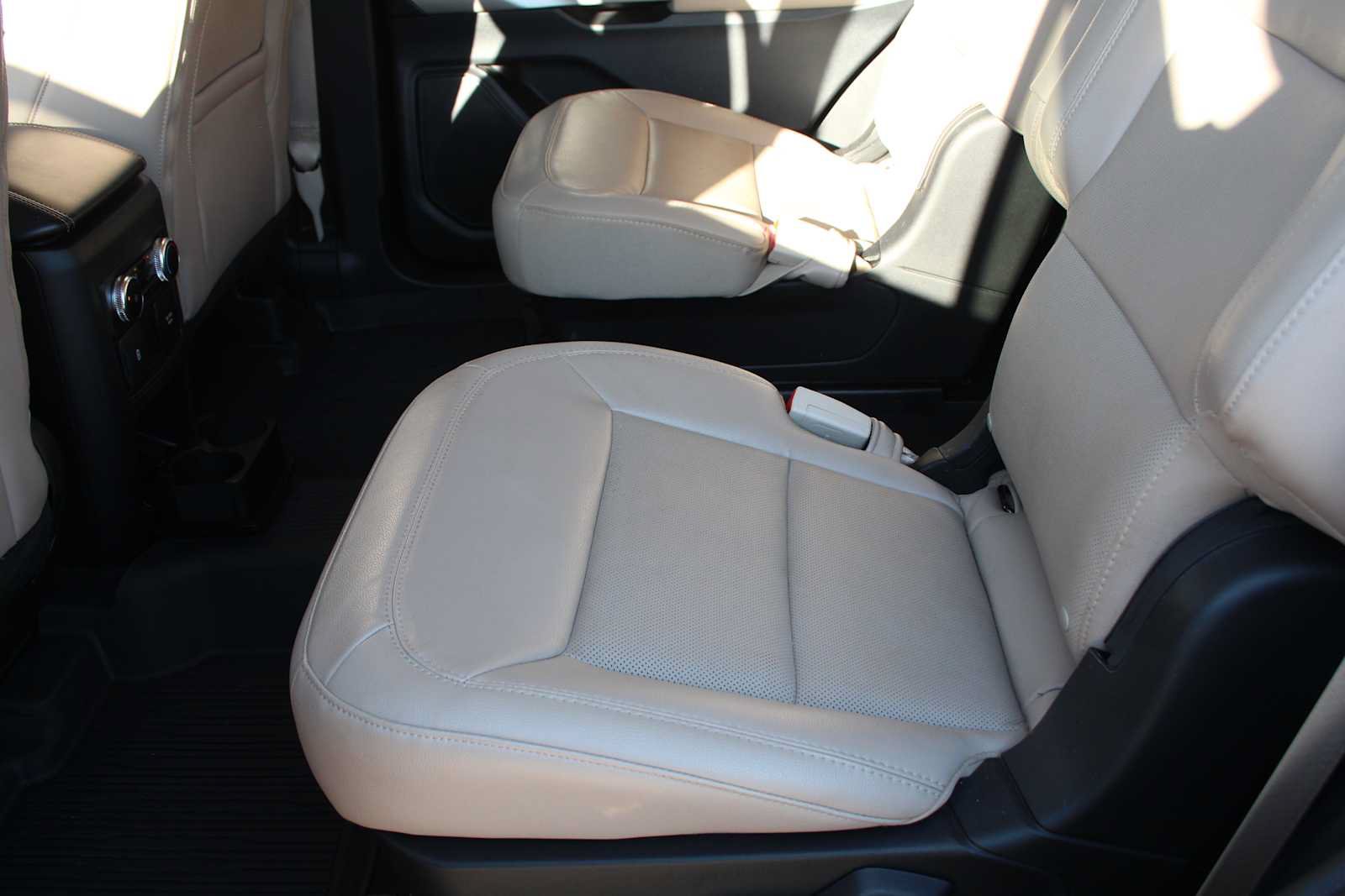 Used 2023 Ford Explorer Limited w/ Limited Technology Package AWD/4WD image 28