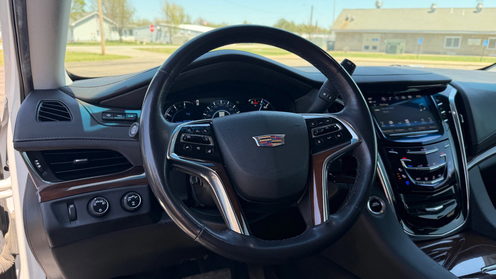 Used 2019 Cadillac Escalade ESV Luxury AWD/4WD image 33