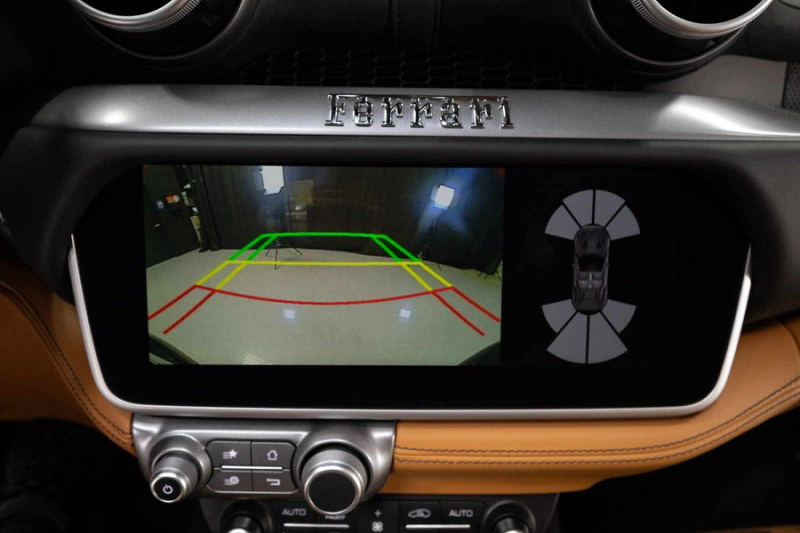 Used 2019 Ferrari Portofino RWD image 30