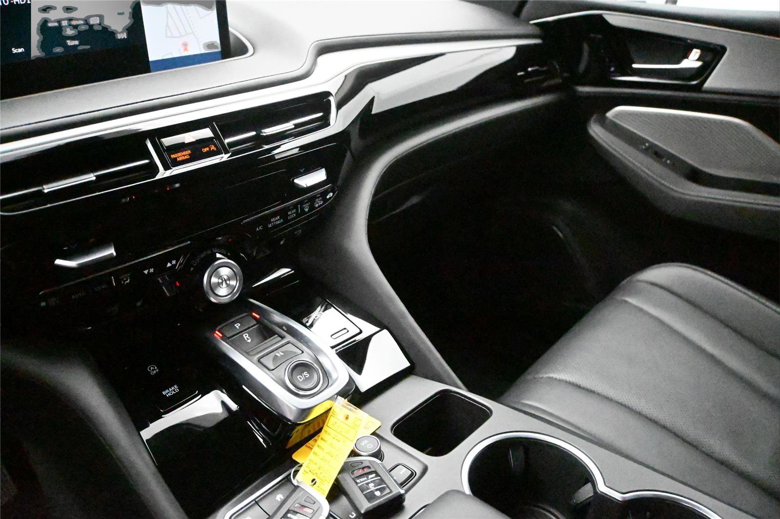 Certified 2024 Acura MDX SH-AWD w/ Technology Package image 4