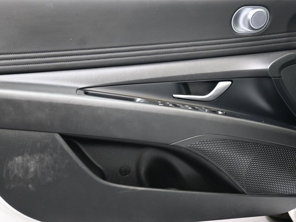 Certified 2025 Hyundai Elantra SEL w/ Cargo Package image 23