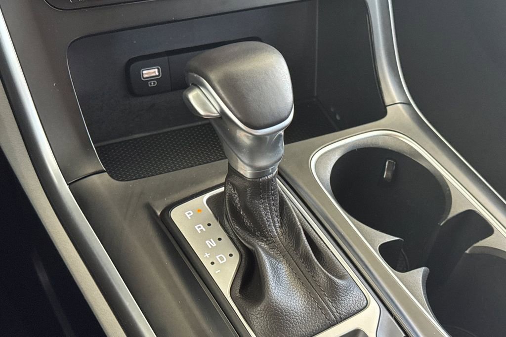 Used 2024 Kia Carnival LX FWD image 23