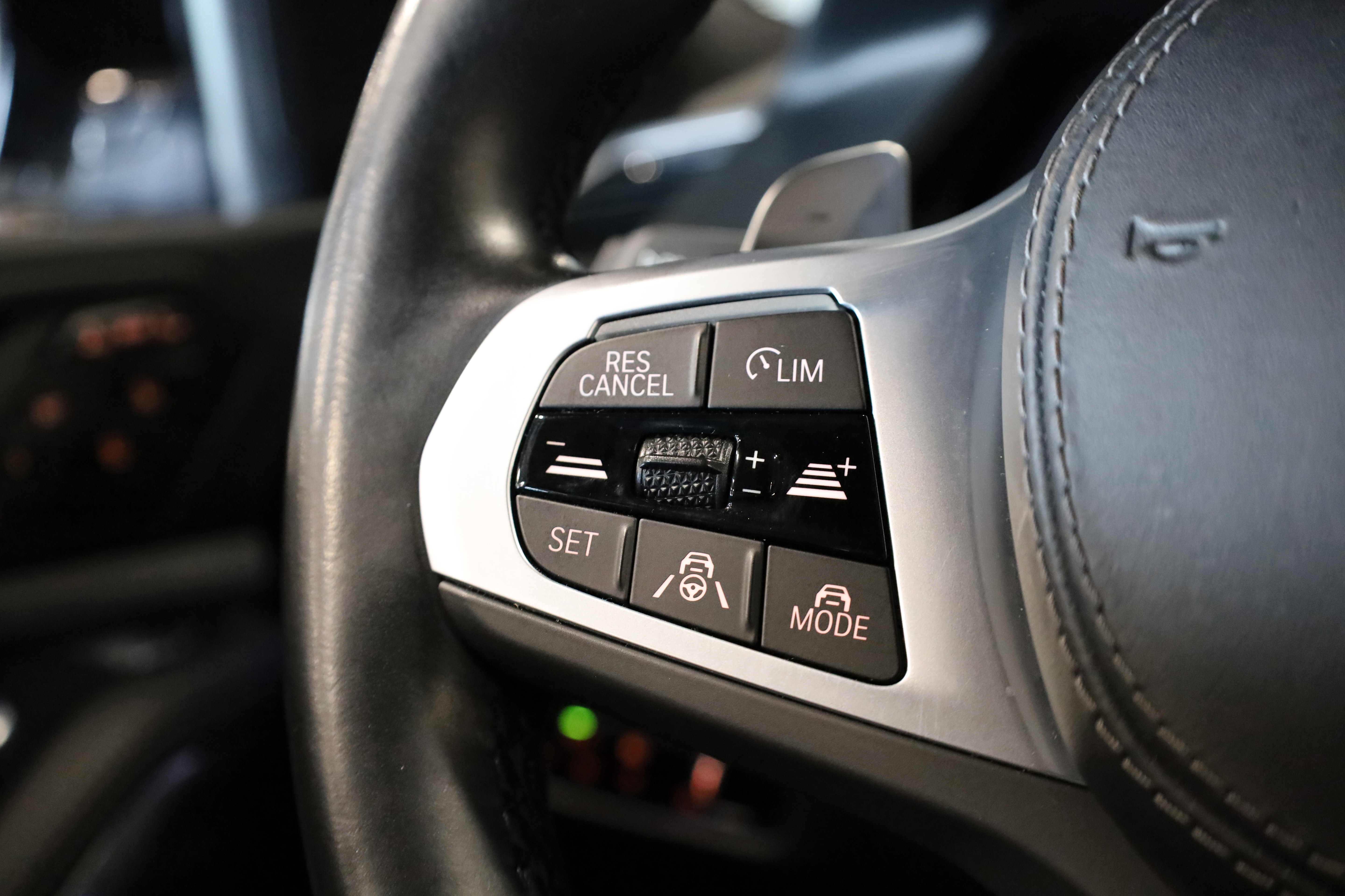 Used 2022 BMW X7 xDrive40i w/ M Sport Package image 25