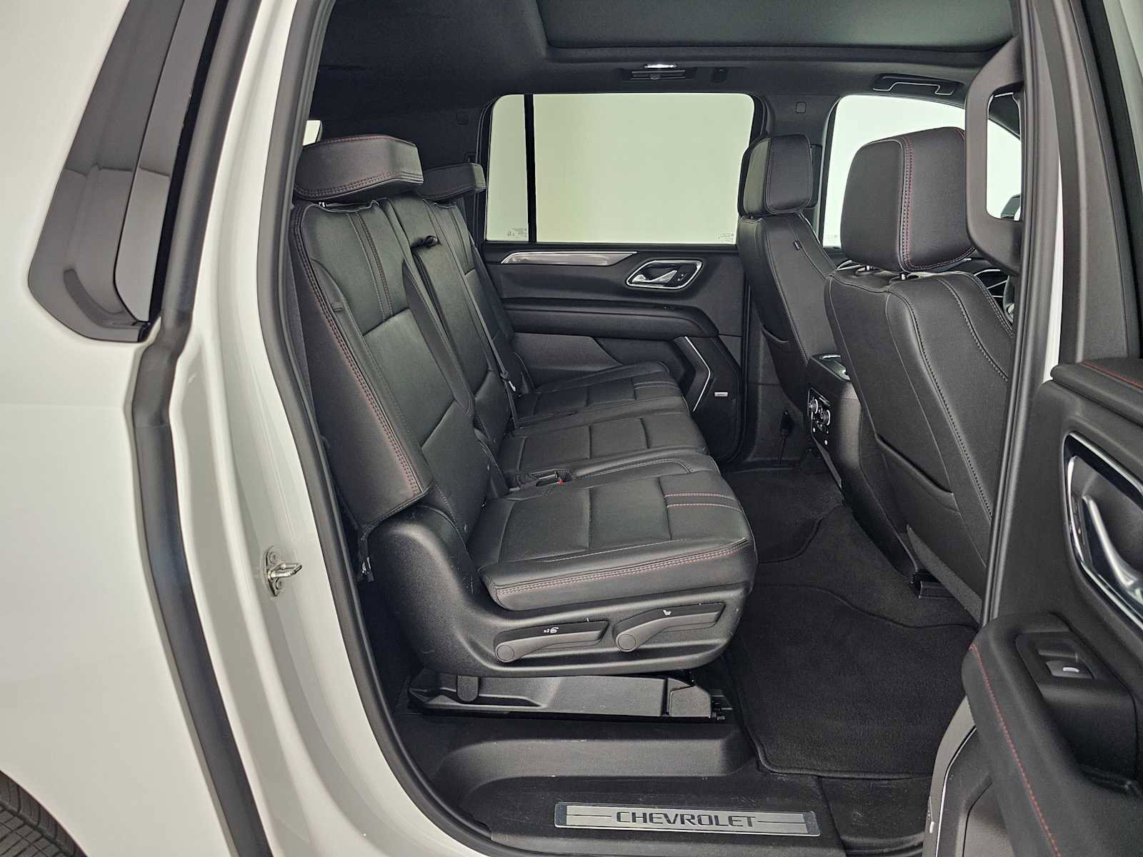 Used 2024 Chevrolet Suburban RST w/ Luxury Package image 12