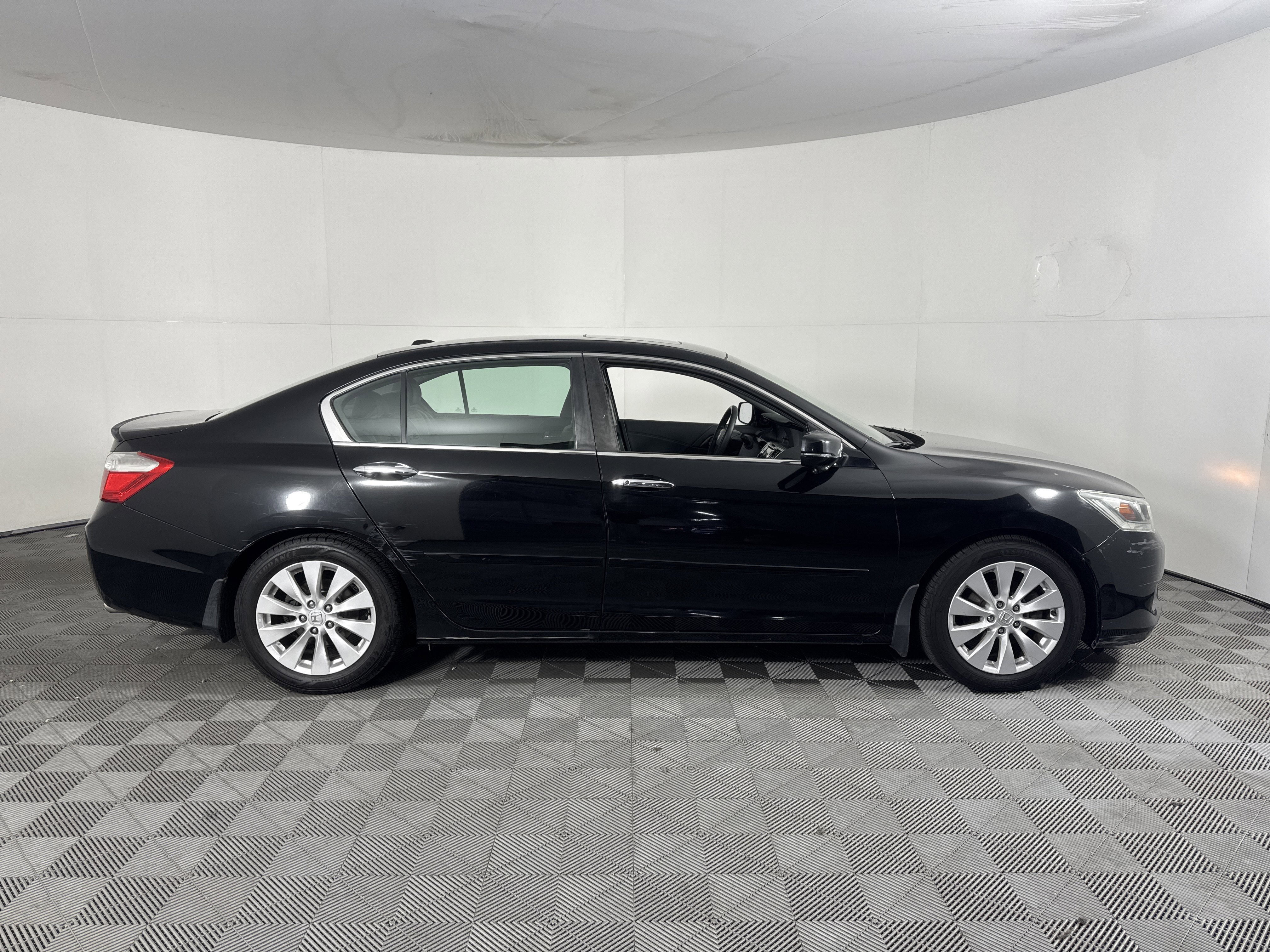 Used 2015 Honda Accord EX-L image 3