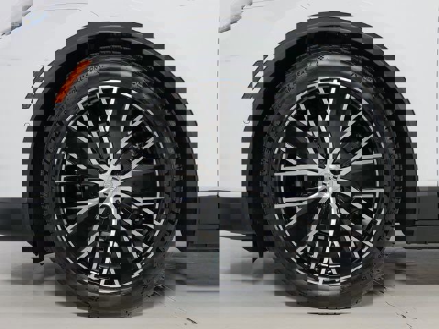 New 2026 Porsche Macan 4 Electric image 33