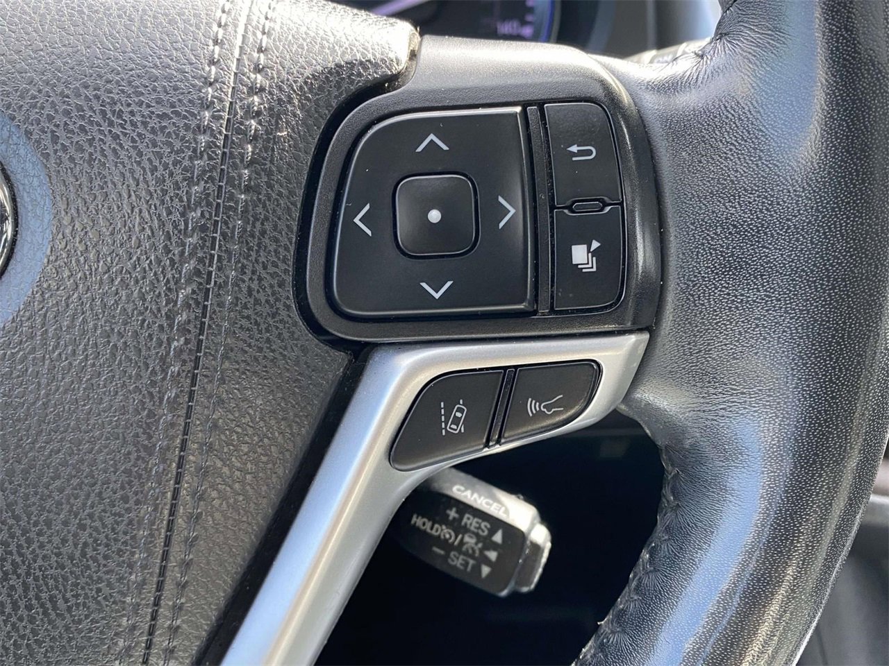 Used 2019 Toyota Highlander AWD V6 image 24