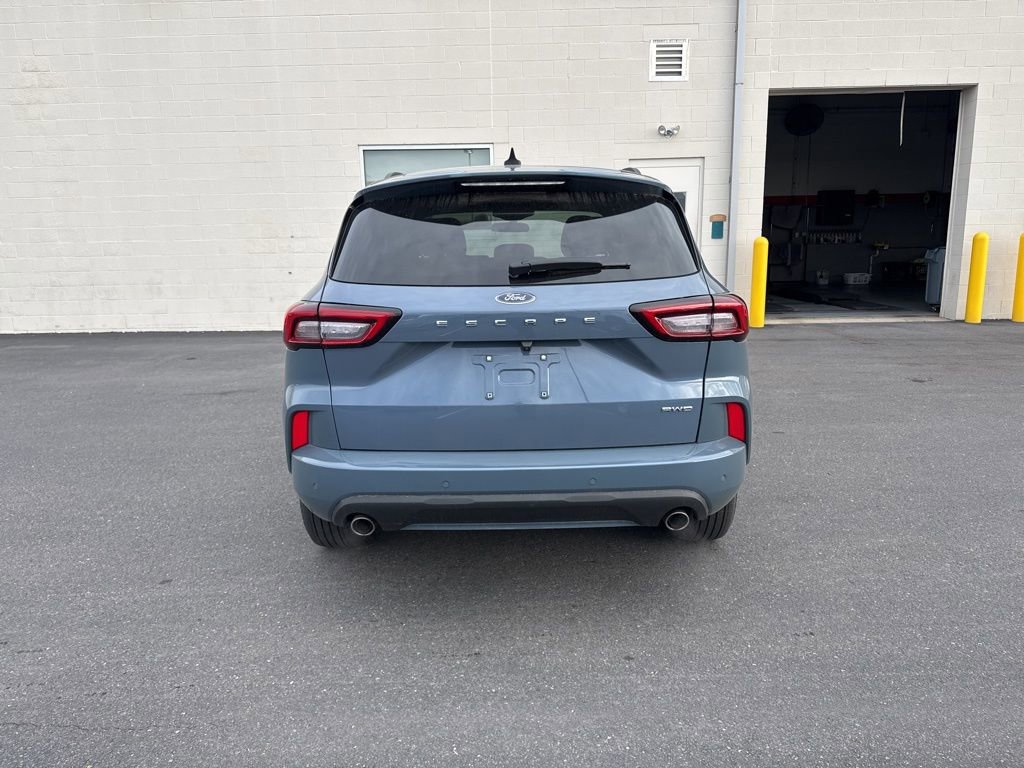 Used 2023 Ford Escape ST-Line Select w/ Tech Pack #2 AWD/4WD image 3