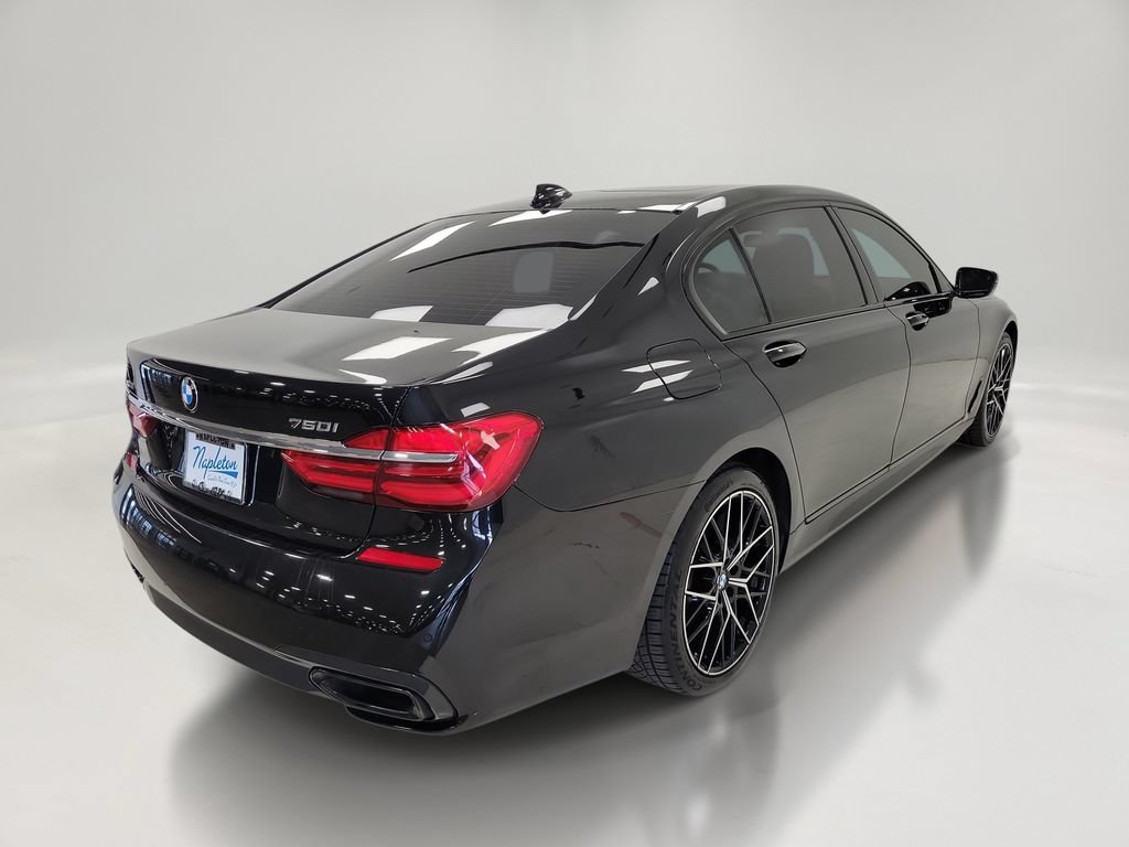 Used 2019 BMW 750i xDrive w/ M Sport Package AWD/4WD image 4
