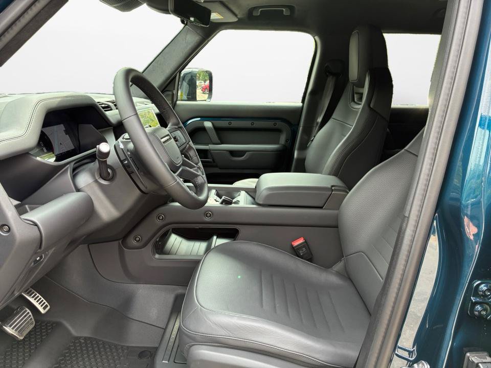 New 2026 Land Rover Defender 110 AWD/4WD image 9