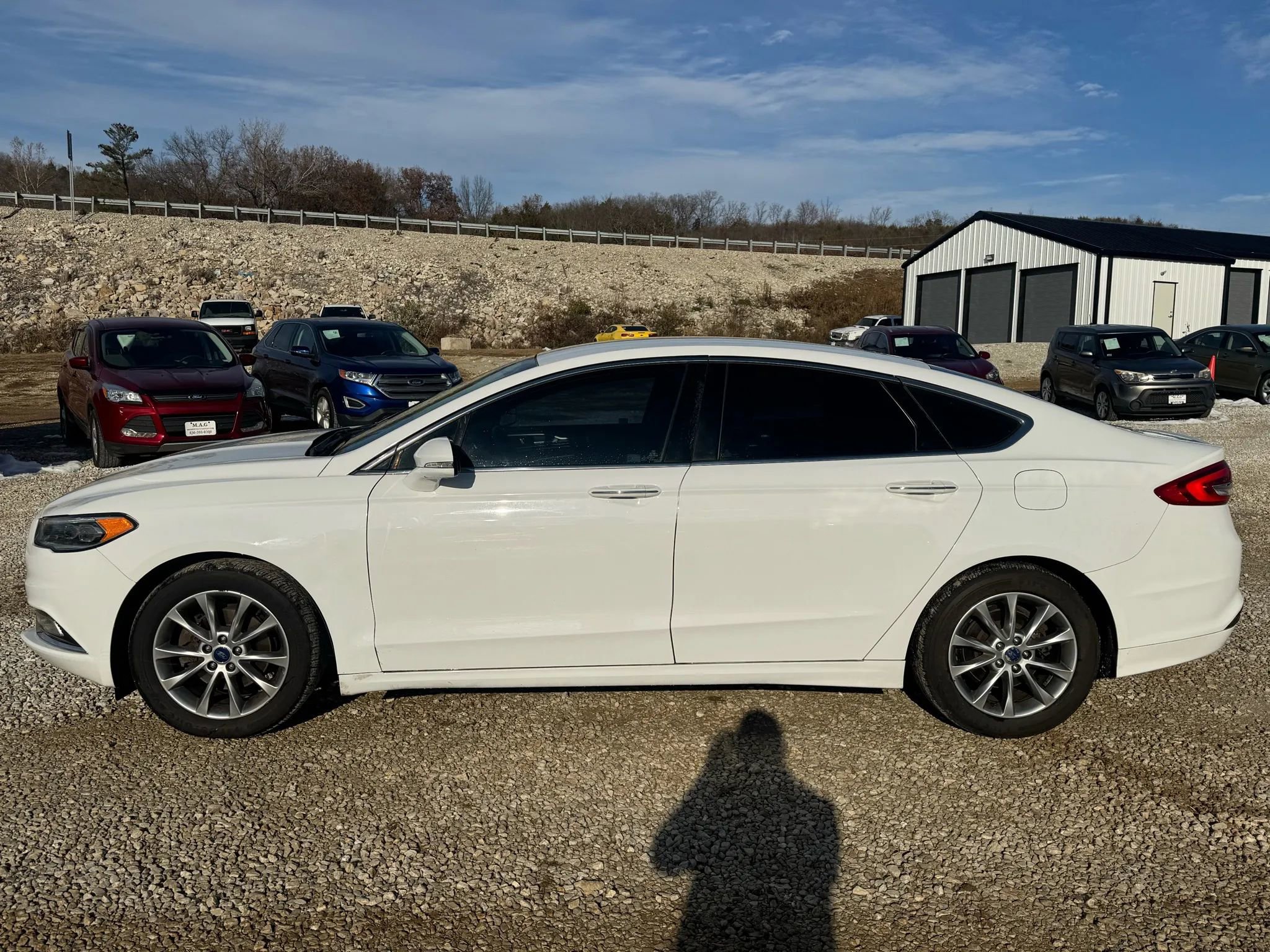 Used 2017 Ford Fusion SE w/ Fusion SE Technology Package image 2