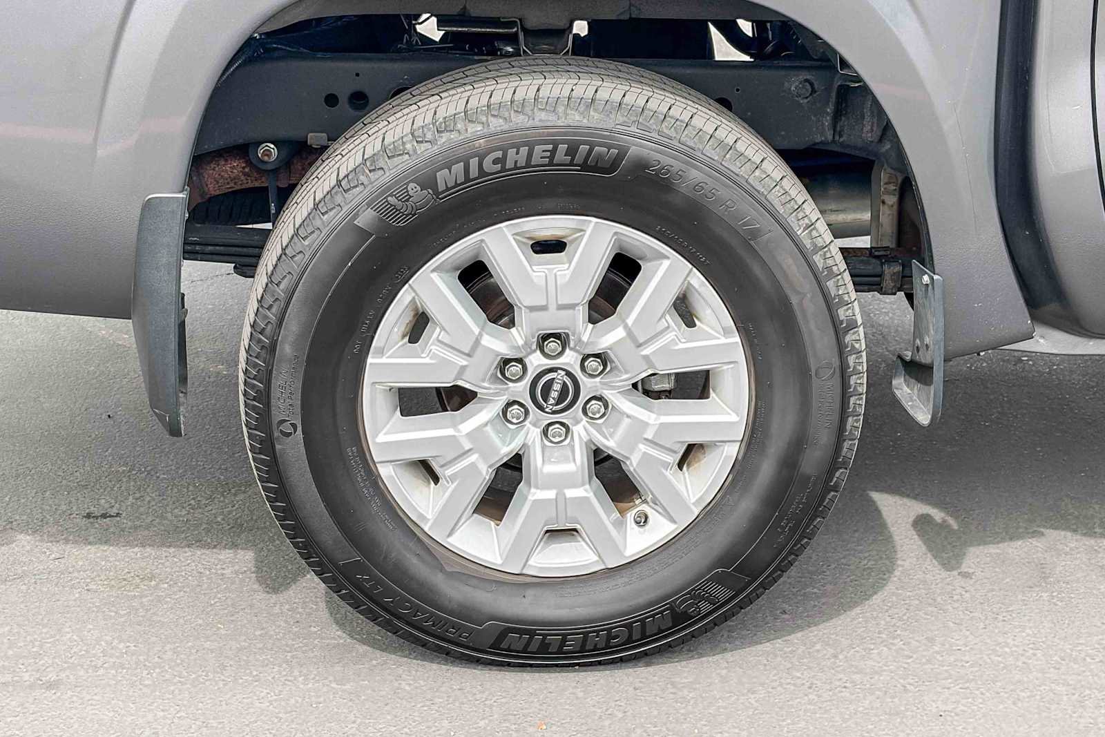 Used 2023 Nissan Frontier SV w/ SV Premium Package image 10