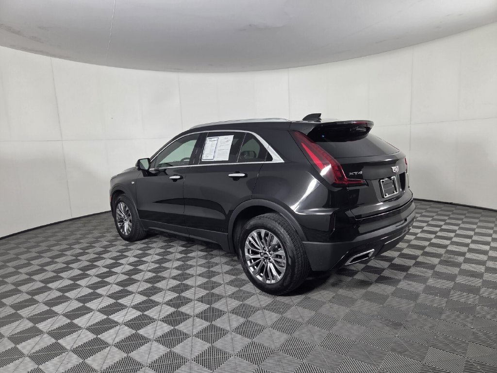 Used 2025 Cadillac XT4 Premium Luxury FWD image 6