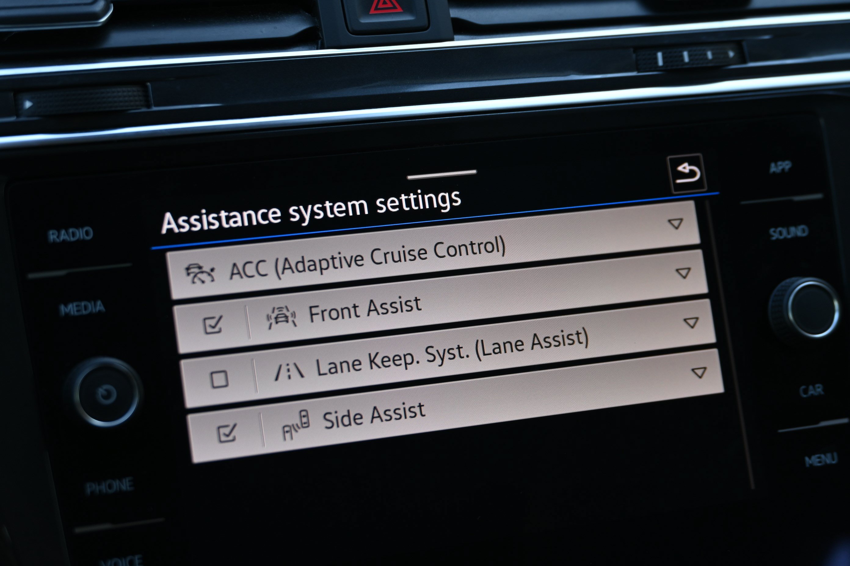 Used 2023 Volkswagen Tiguan SE w/ Panoramic Sunroof Package FWD image 33