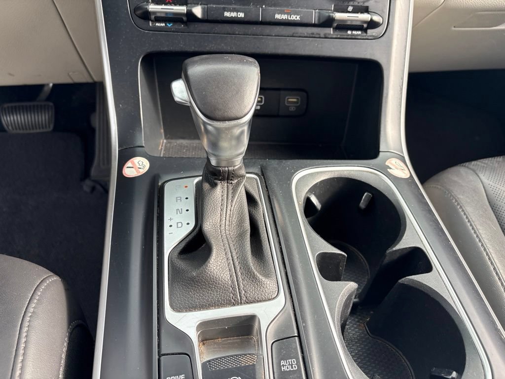 Used 2024 Kia Carnival LX FWD image 17