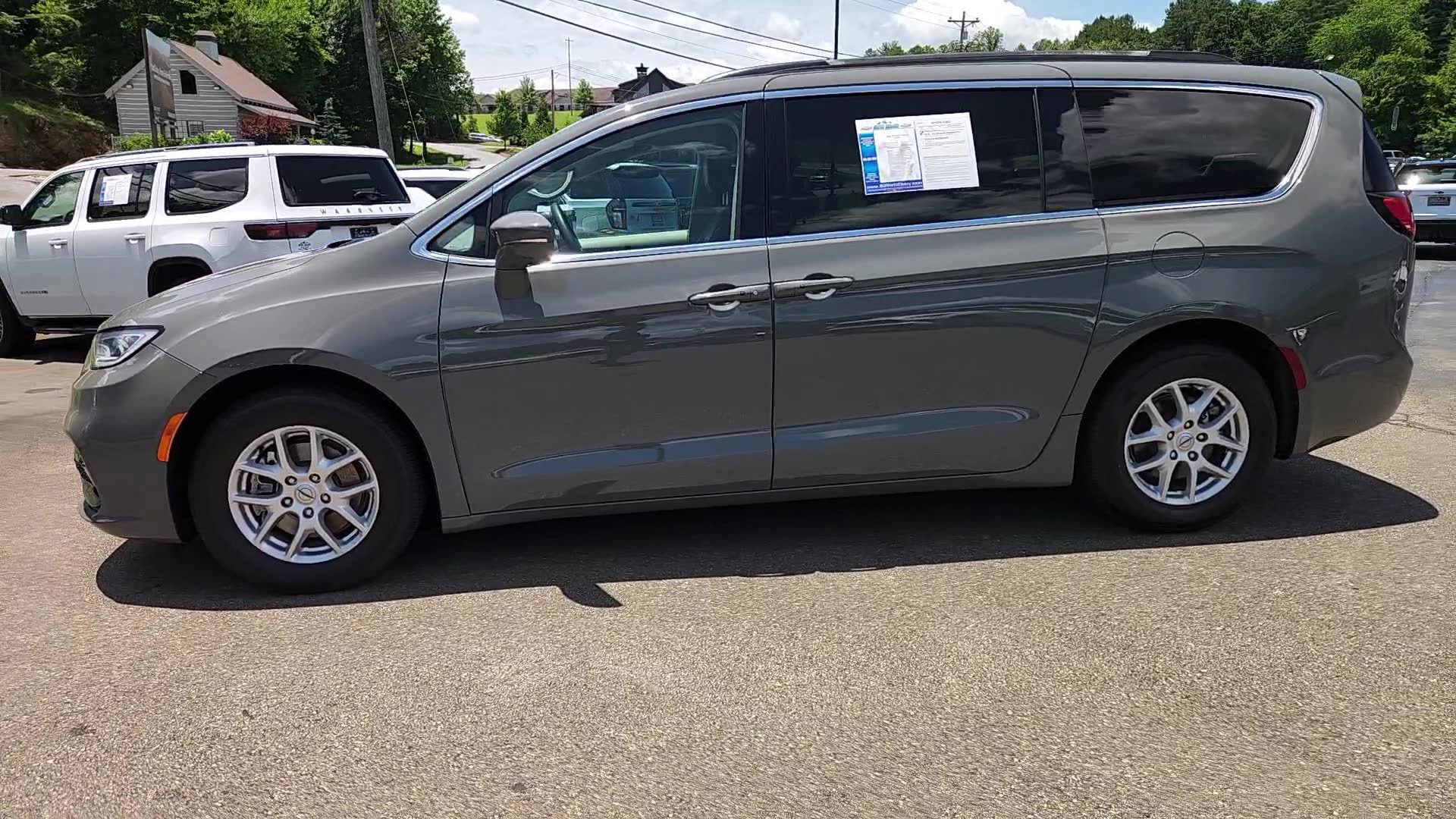 Used 2022 Chrysler Pacifica Touring-L FWD image 6